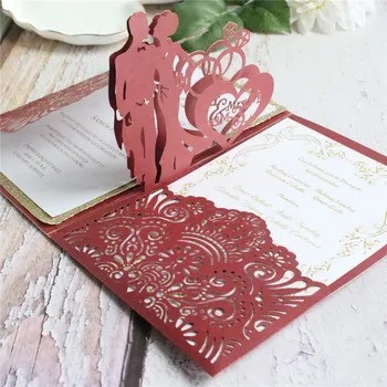 Burgundy felugró meghívó a csillogó arany helyezze be a kártyát az egyéni nyomtatási esküvői kínálat